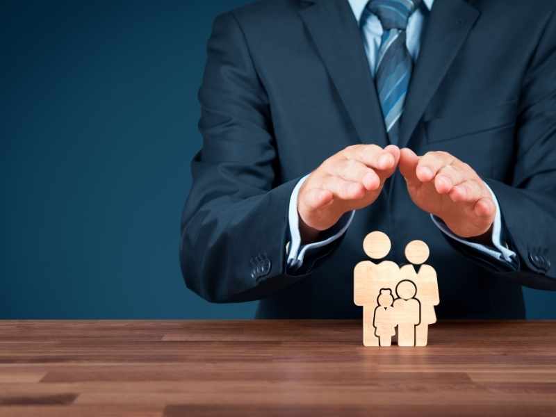 Business leader’s hands positioned over a small group icon, symbolizing family business structure and clear governance.